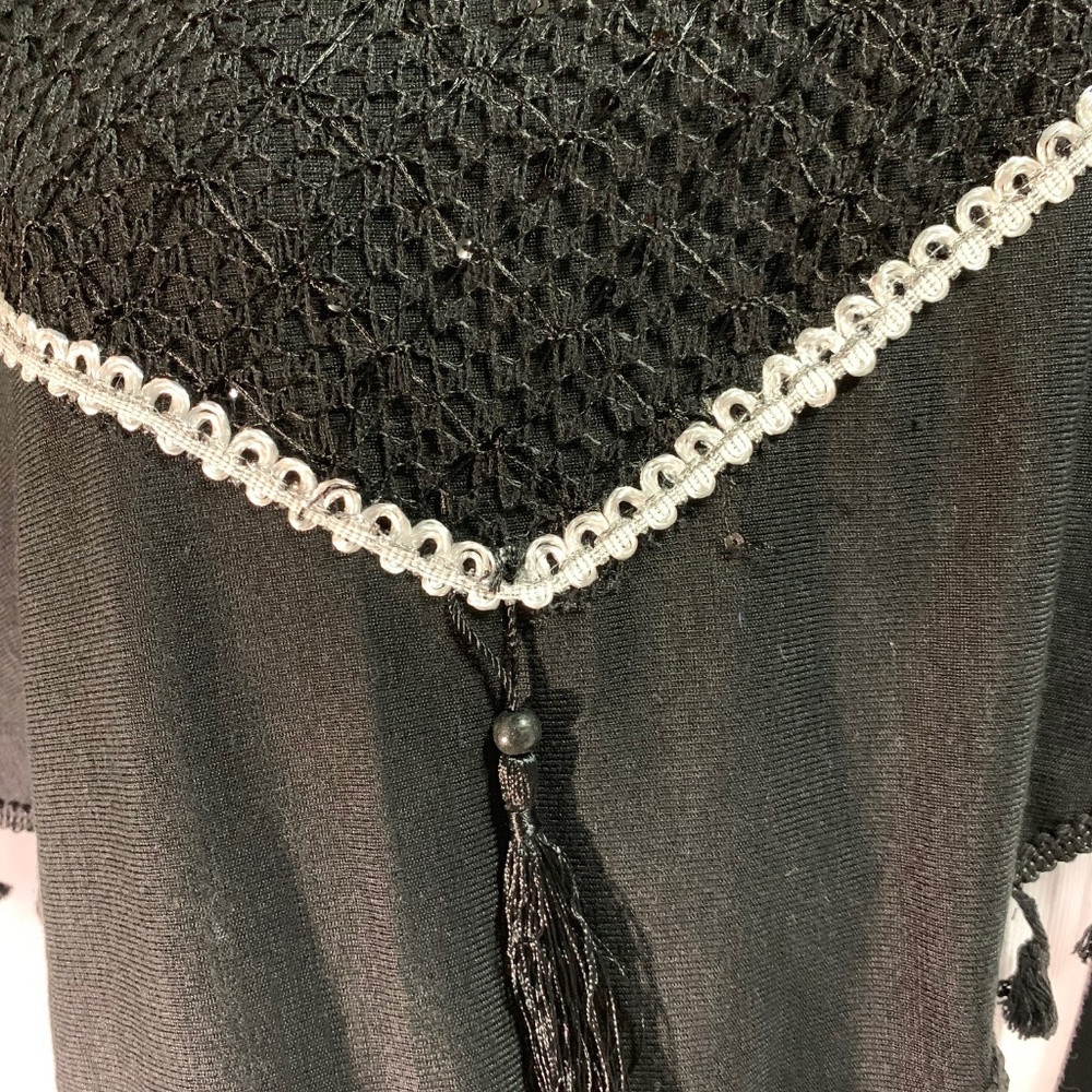 NWOT  Large Triangular Scarf - Picture 2 of 3